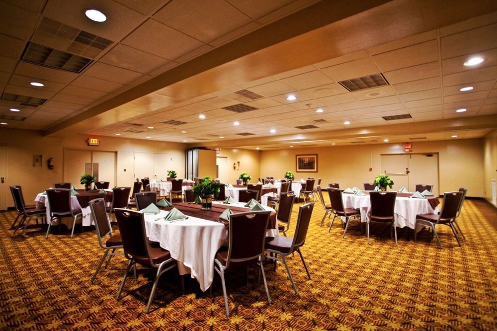 Holiday Inn Columbus North I 185 - photo 19