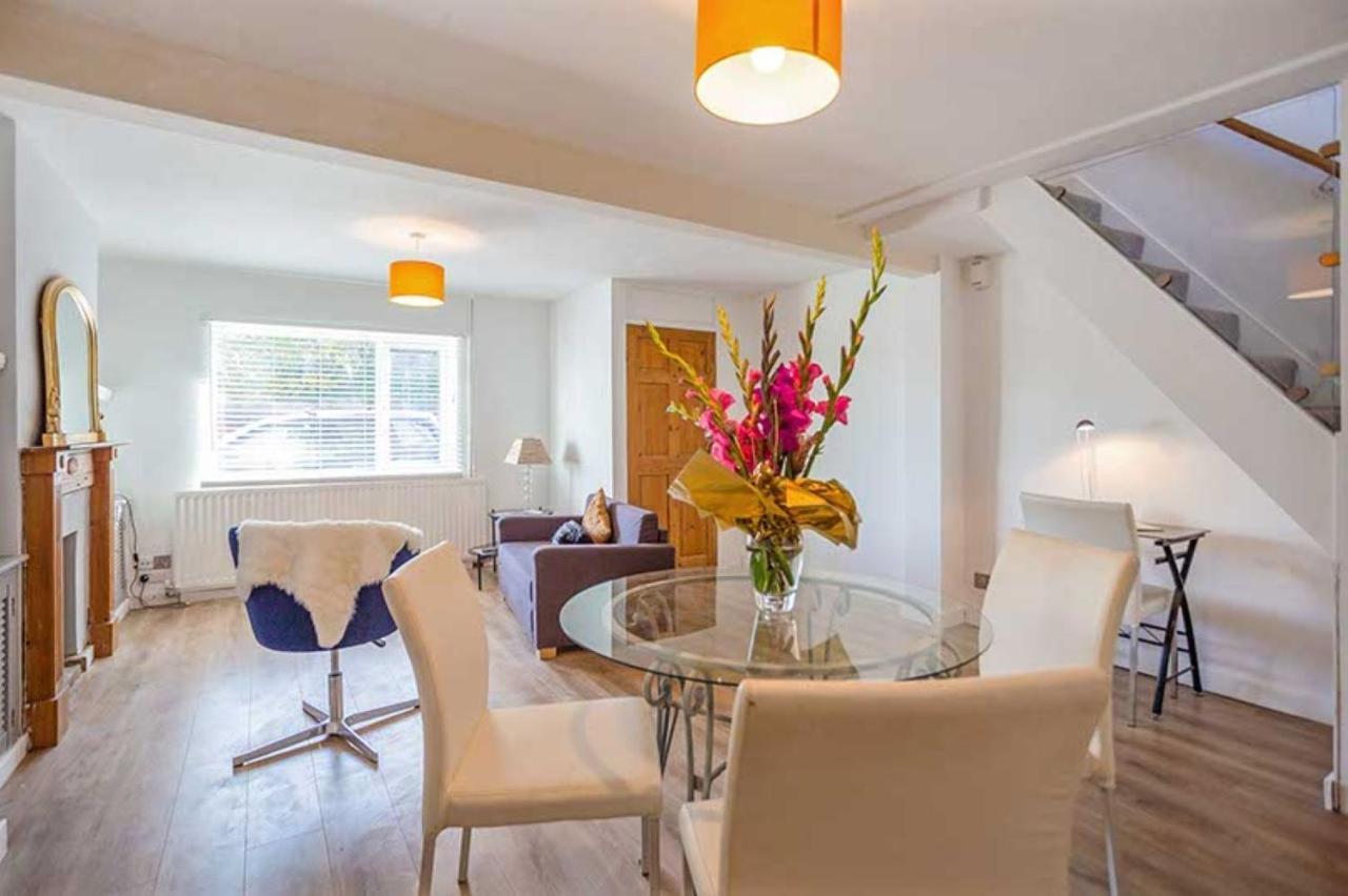 Relax with the whole family at the cosy cottage Business rates available please enquire — 4-Star Luxury Hotel in Marlborough, United Kingdom