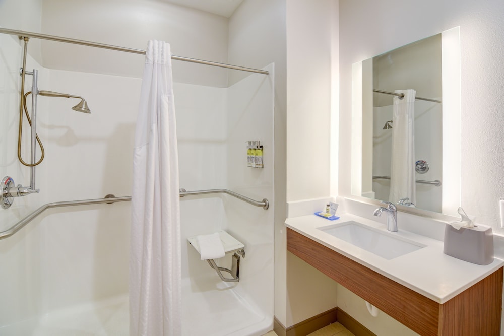 Holiday Inn Express & Suites Foley by IHG - photo 38