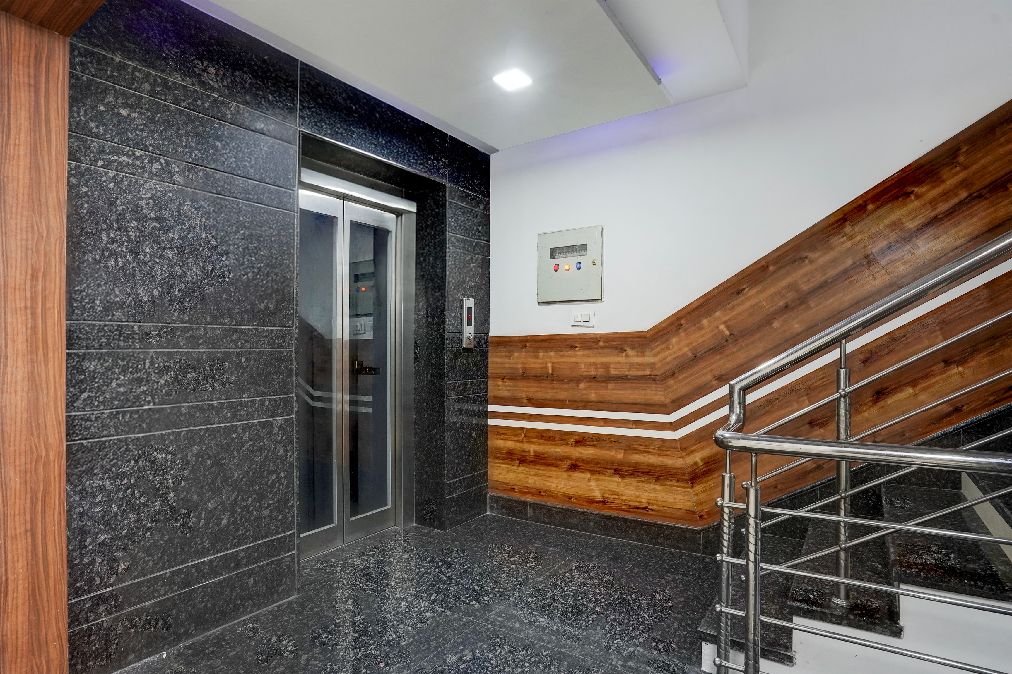 Hotel Galaxy by Oyo Rooms — Bathinda — photo 3