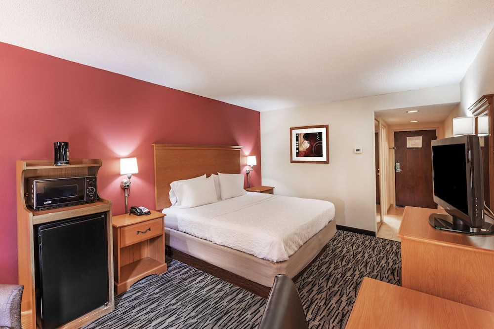 Hampton Inn Aiken - photo 9