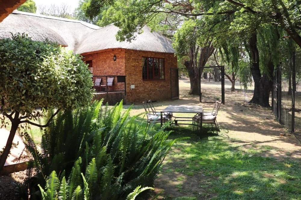 Khaya Africa Guesthouse — 4-Star Luxury Hotel in Midrand, South Africa