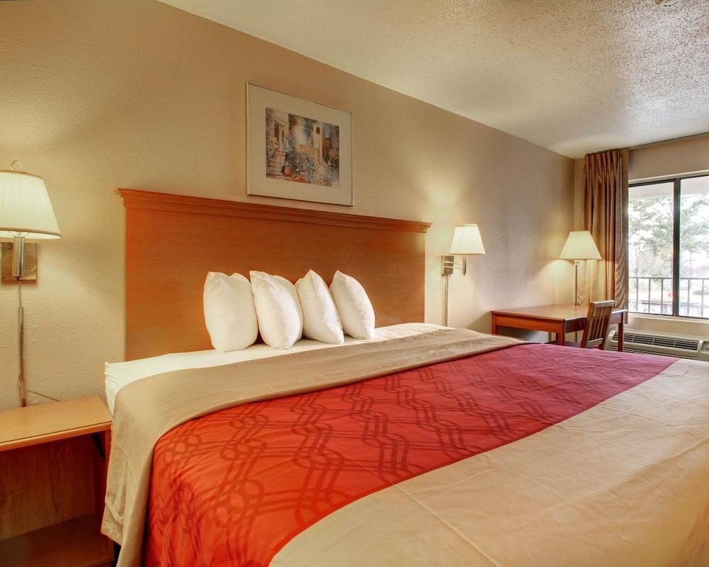 Econo Lodge North Suburbs - photo 12