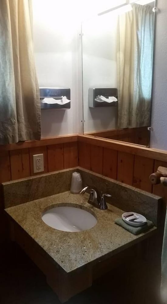 Long Holiday Motel - photo 31