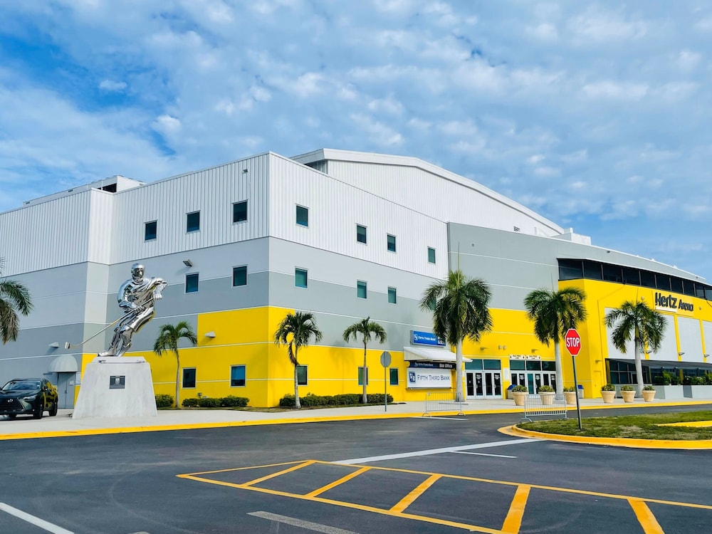 Holiday Inn Express & Suites Fort Myers Airport by IHG - photo 50