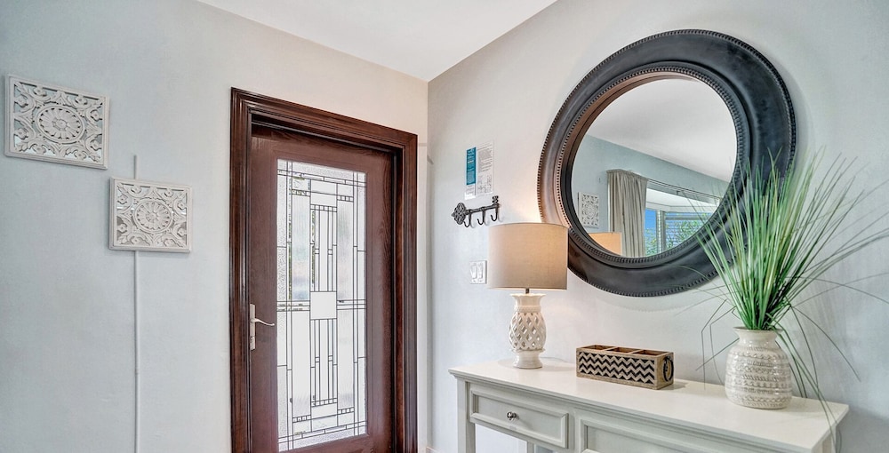 Modern 5BR with Private Heated Pool - last minute hotel in Hollywood