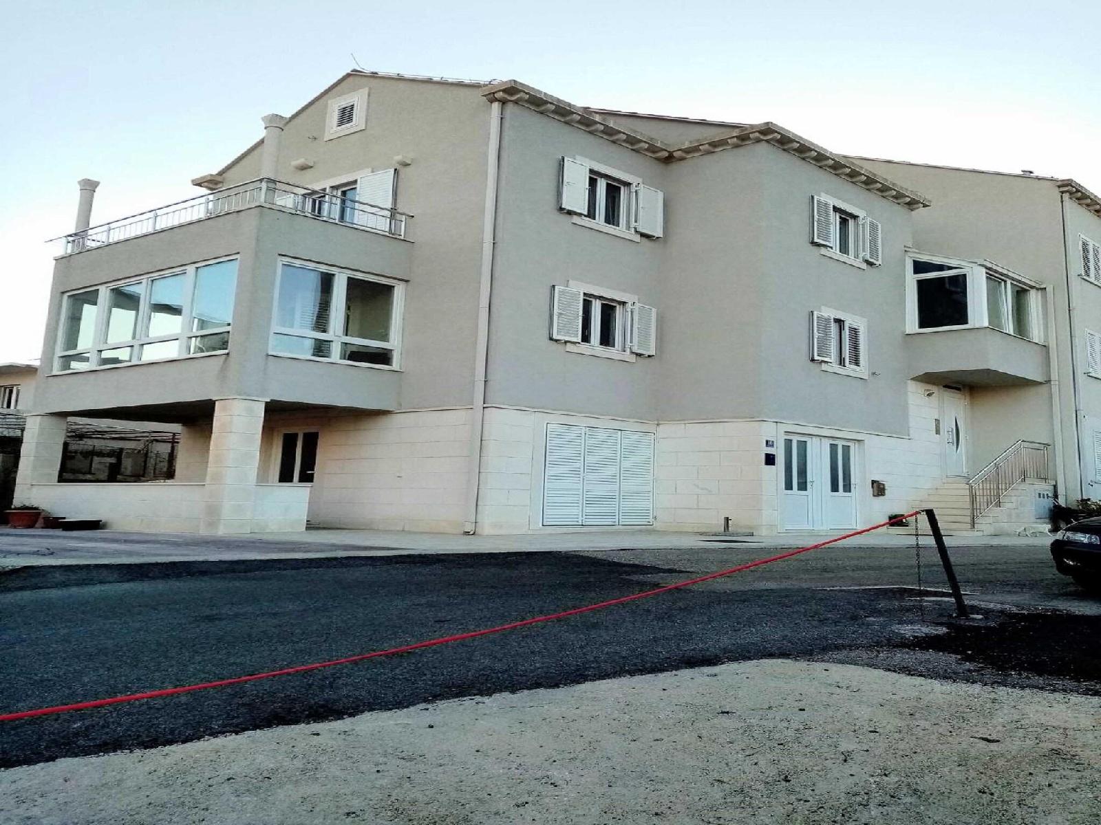 Charming Apartment in Dubrovnik 40 m Parking Included