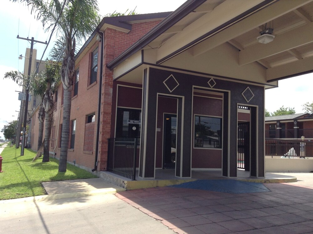 Sky Palace Inn and Suites Laredo - photo 34