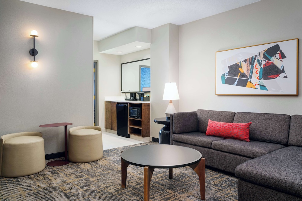 Embassy Suites Lincoln - photo 27