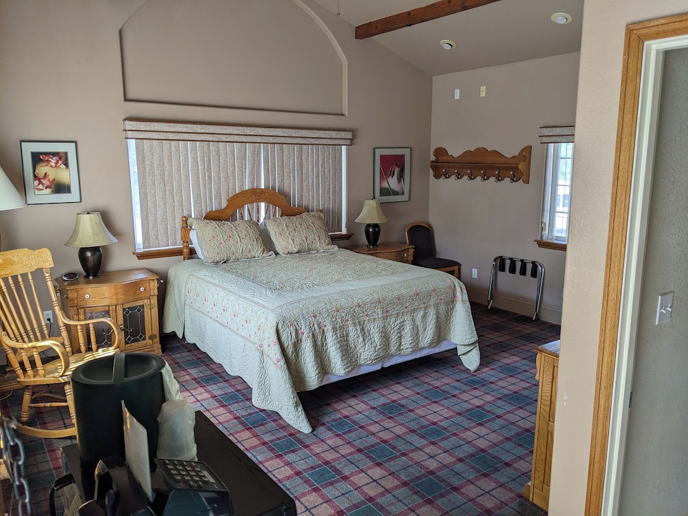 Hi Lo Motel Cafe and RV Park - photo 10