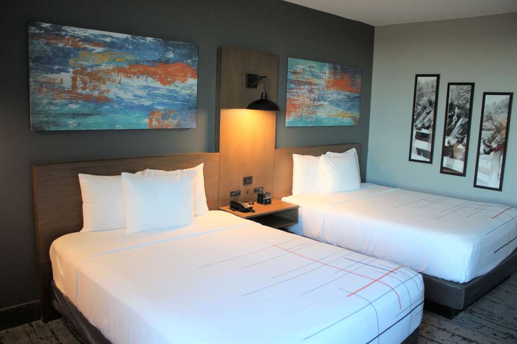 La Quinta Inn & Suites by Wyndham Bardstown - photo 12