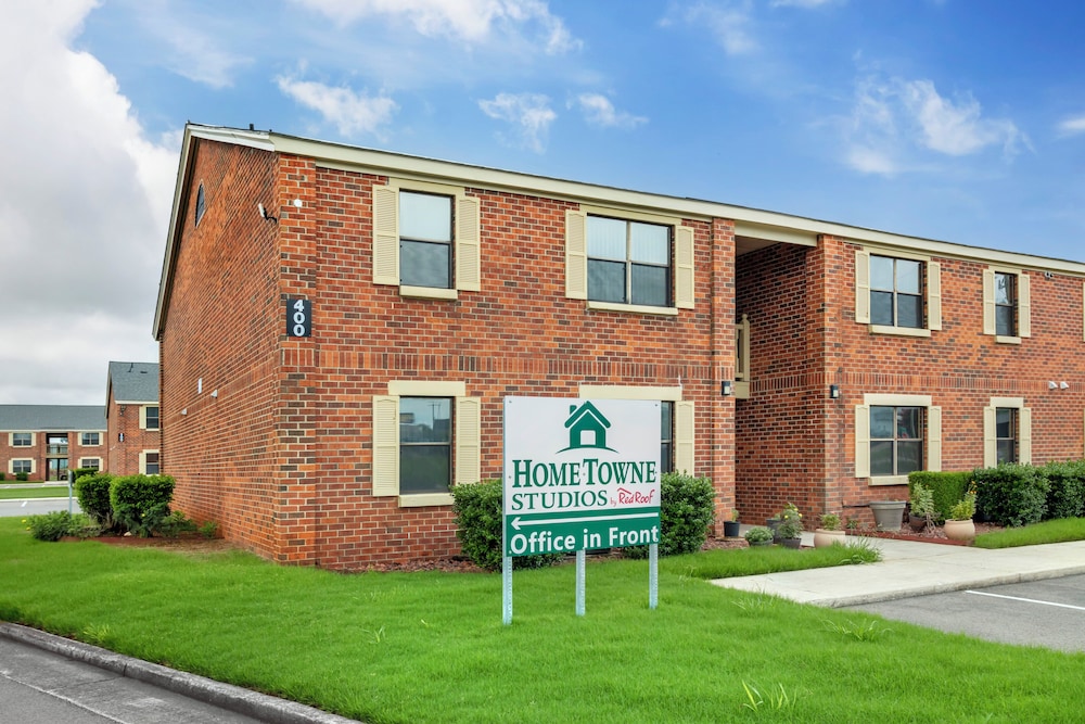 HomeTowne Studios by Red Roof Huntsville Madison in Madison, United States