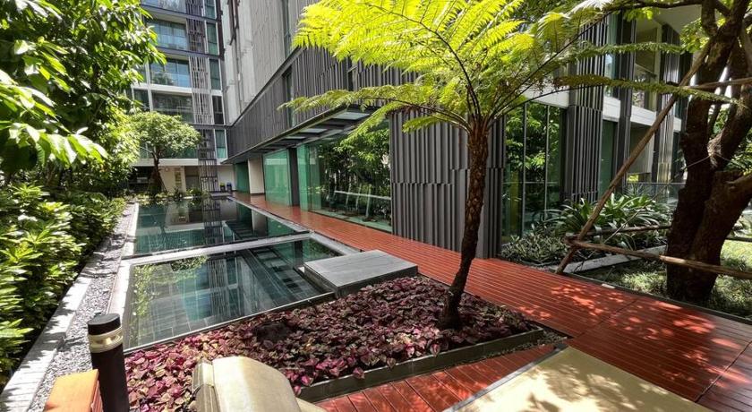 Cozy Spacious 1BR 3pax GardenView 700m BTS ThongLo Samitivej SKV49 Fast wifi