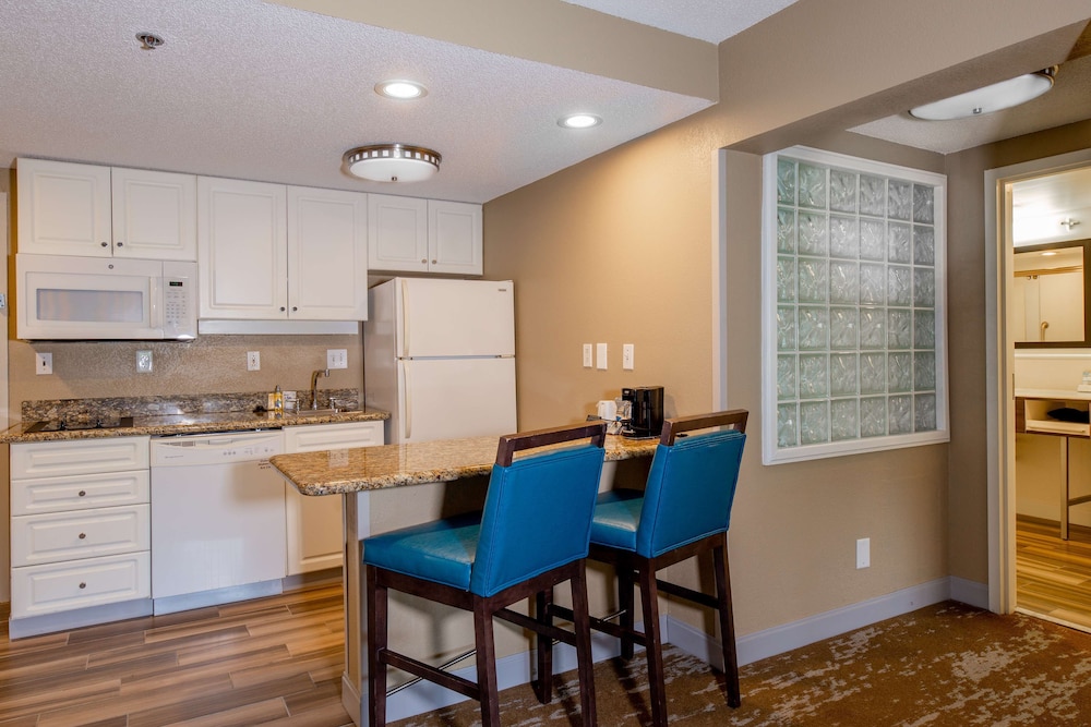 Hampton Inn & Suites Raleigh Cary Lenovo Center - photo 19