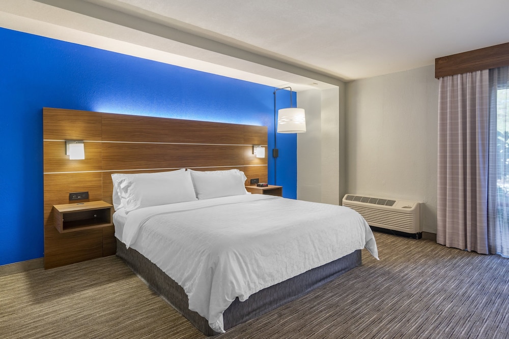 Holiday Inn Express Cape Coral Fort Myers Area by IHG - photo 9