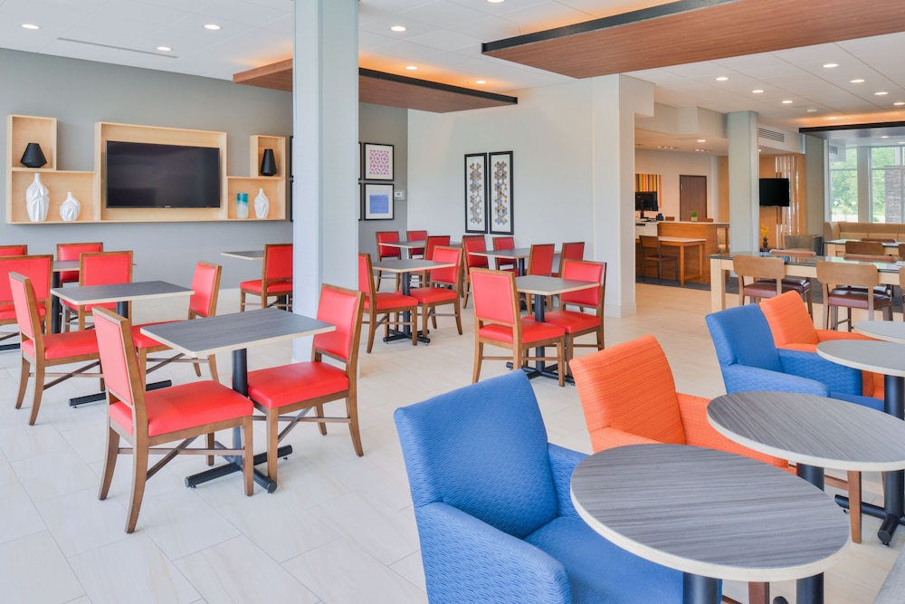 Holiday Inn Express & Suites Salem by IHG - photo 37