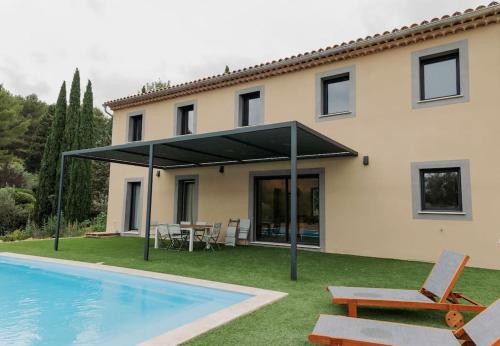 Maison en Provence avec piscine — 4-Star Luxury Hotel in Eguilles, France