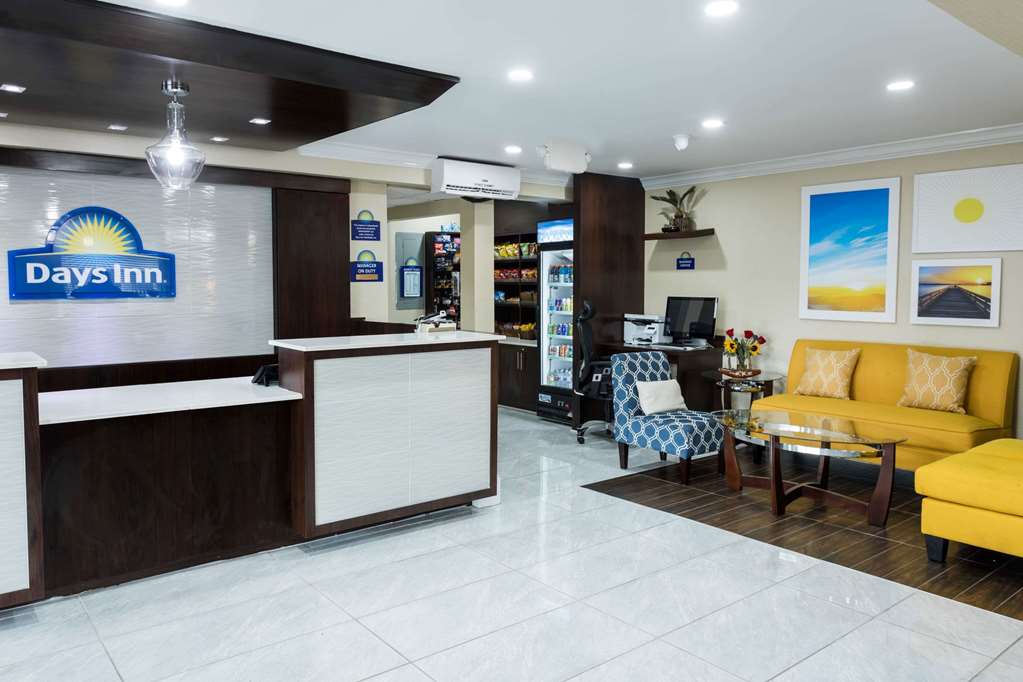 Days Inn by Wyndham Goose Creek - photo 3