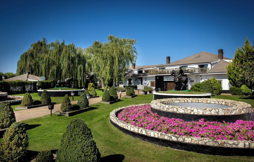 Hotel Conde Rodrigo II by eme hoteles — 4-Star Luxury Hotel in Ciudad Rodrigo, Spain