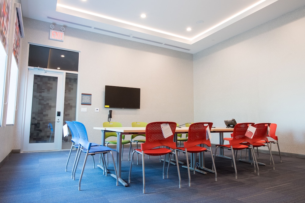 Aloft New York LaGuardia Airport - photo 33