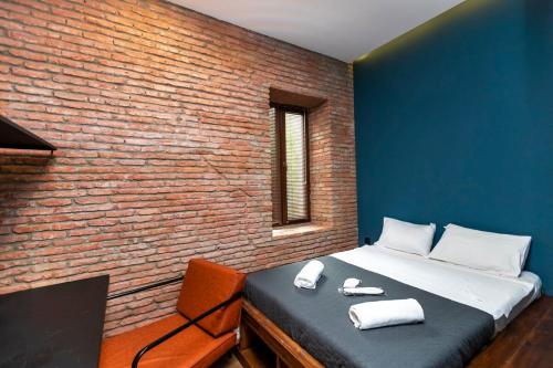 Heart of Tbilisi: 3 Apts w Balcony By Wehost