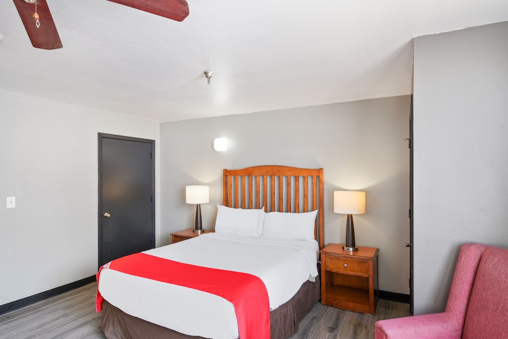 OYO Hotel Edmond University of Central Oklahoma - photo 2