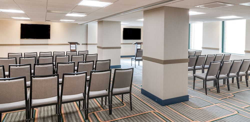 Hilton Garden Inn Flint Downtown - photo 44
