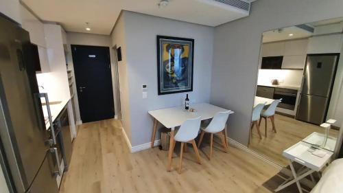 1518 Studio in Central Cape Town Wi Fi pool free parking