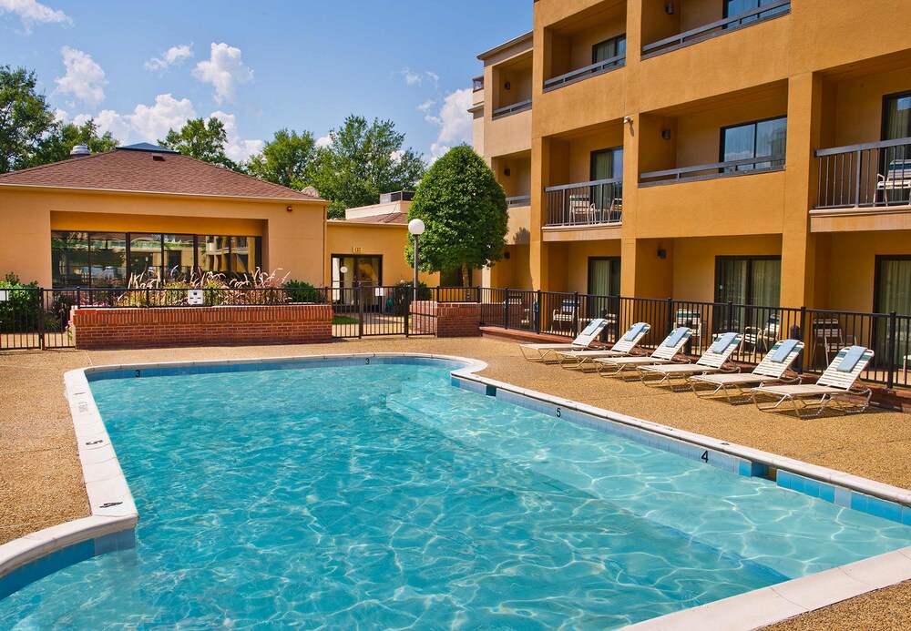 Courtyard by Marriott Hampton - photo 9