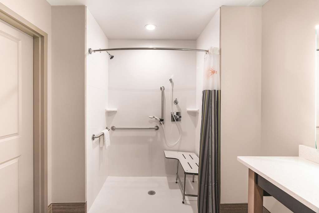 La Quinta Inn & Suites by Wyndham Cleveland TN - photo 18