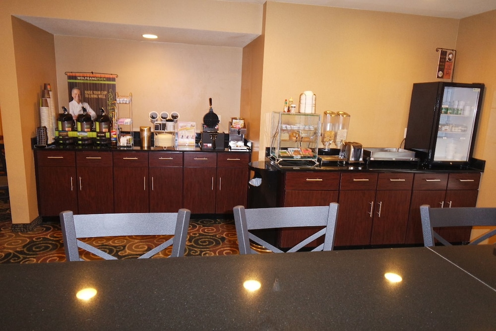 Cobblestone Inn & Suites Harper - photo 15