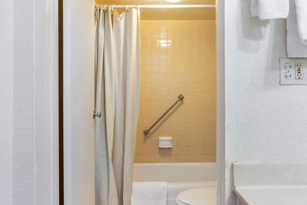 Travelers Place Inn & Suites - photo 37