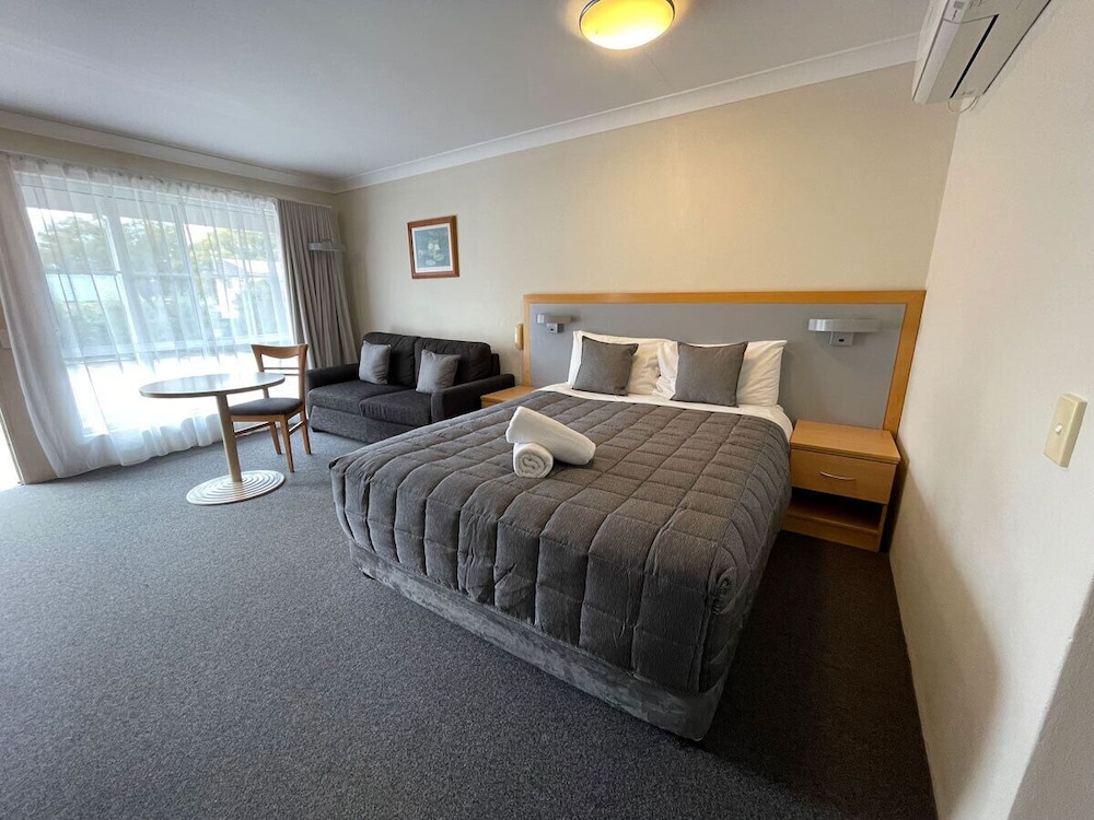 George Bass Motor Inn — 4-Star Luxury Hotel in Nowra, Australia
