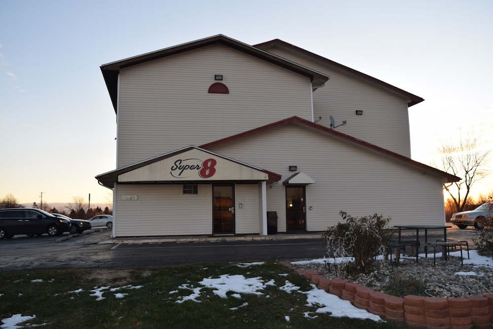 Super 8 by Wyndham Saginaw - photo 37
