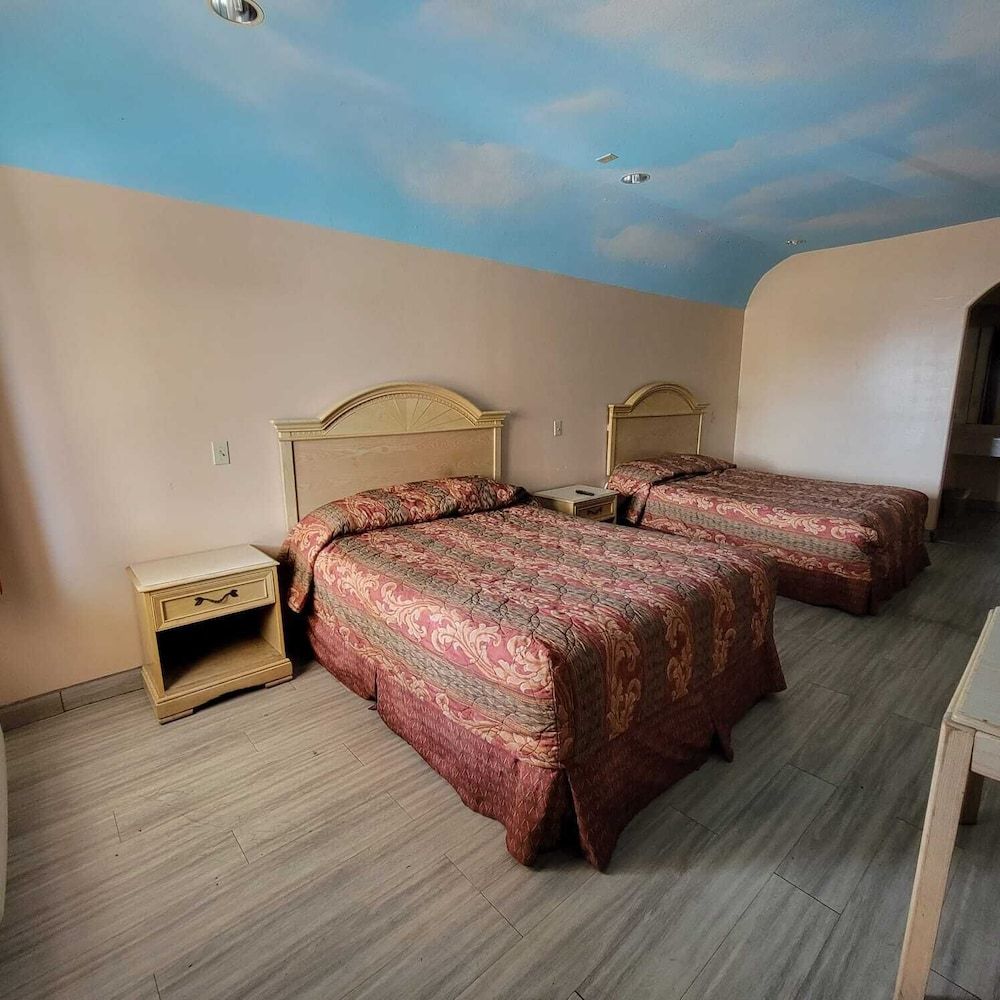 Woodland Inn & Suites - photo 8