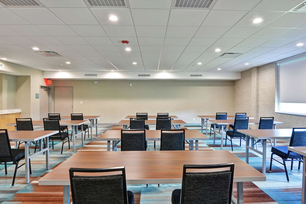 Home2 Suites by Hilton La Porte - photo 41