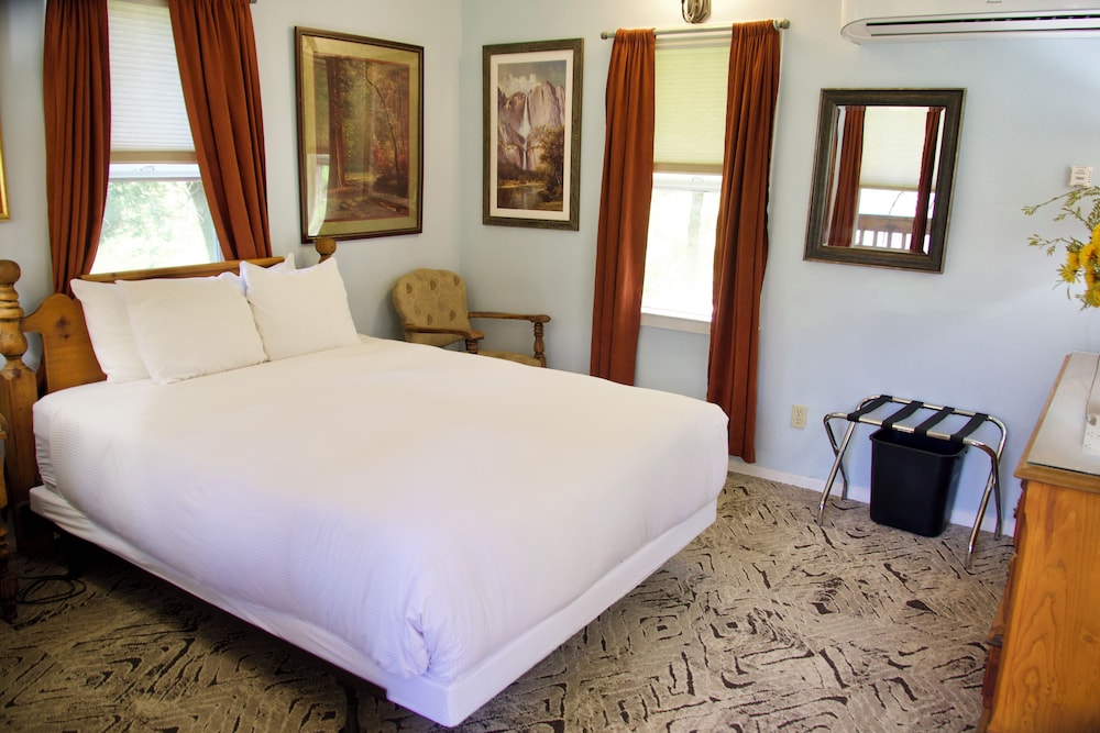 Yosemite Bug Rustic Mountain Resort - photo 13