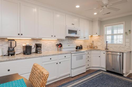 Sherrys Paradise by Oak Island Accommodations - photo 3