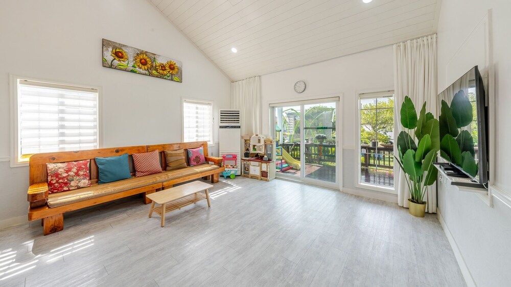 Daebudo Hebron Poolvilla in Ansan-Si, South Korea