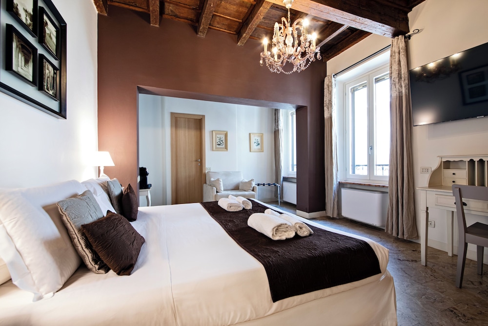 Hotel Broletto Centro Storico in Mantova, Italy