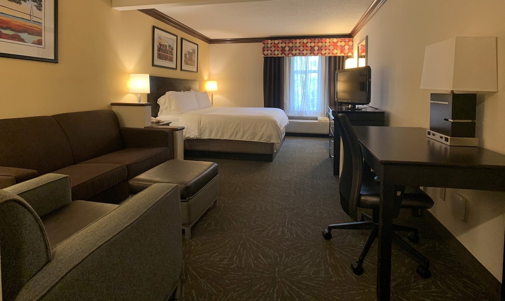 Holiday Inn Express & Suites Charleston Northwoods by IHG - photo 17