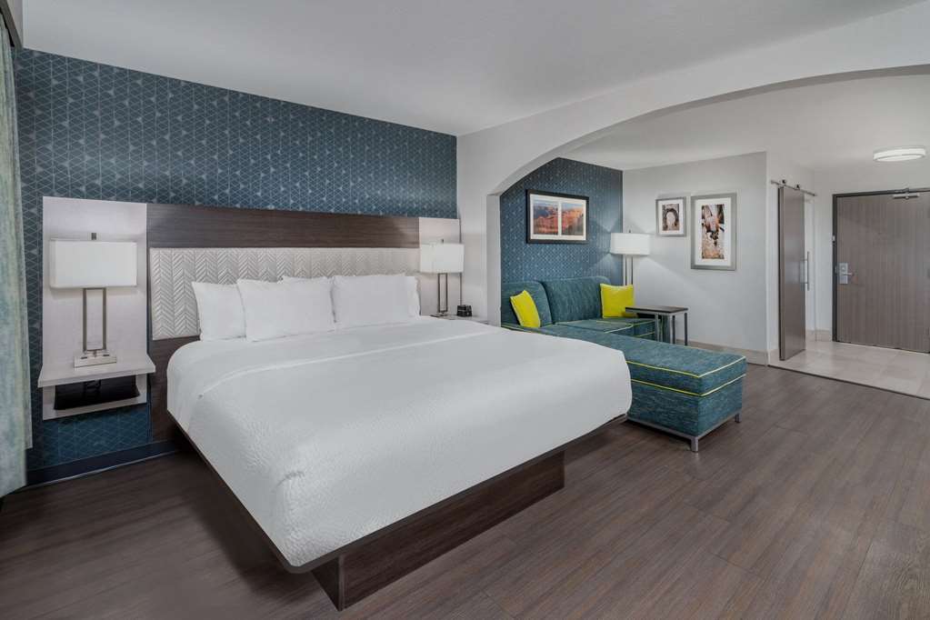 La Quinta Inn & Suites by Wyndham Santa Rosa - photo 16