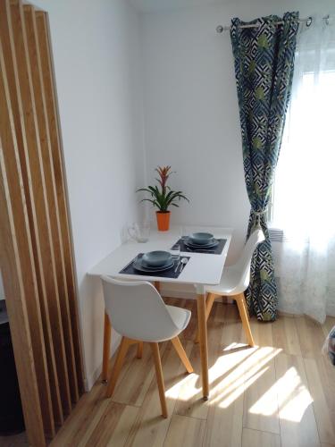 Studio Independant Location Courte Duree a Proximite du Lycee International in Saint-Germain-En-Laye, France