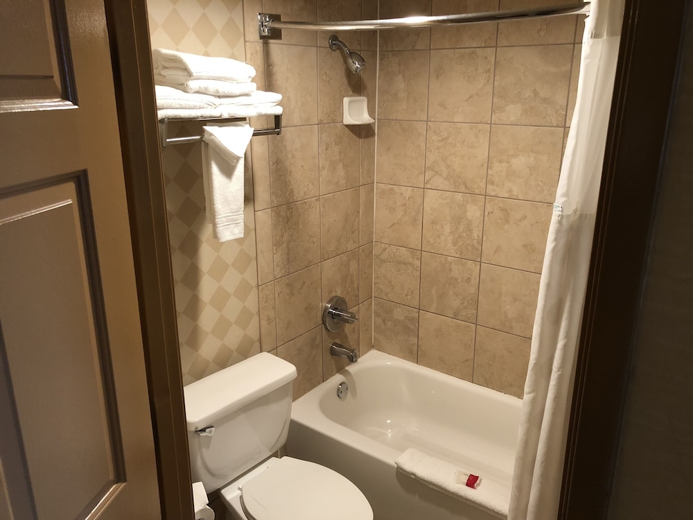 Ramada by Wyndham San Diego National City - photo 36