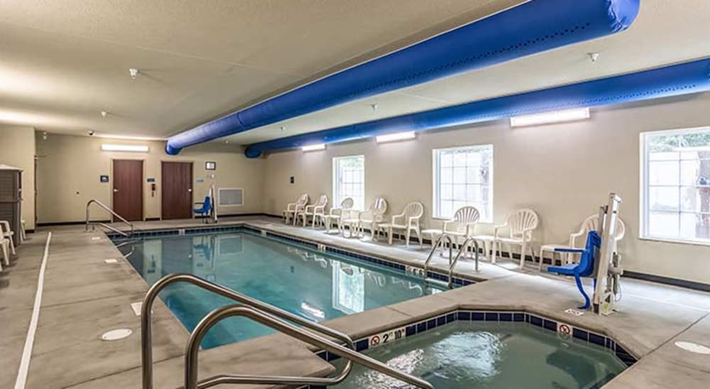 Cobblestone Hotel & Suites Erie - photo 26