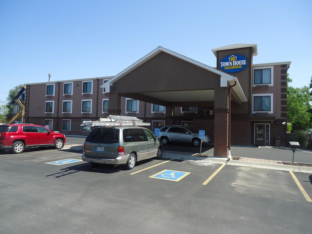 Town House Extended Stay Hotel Downtown - featured photo