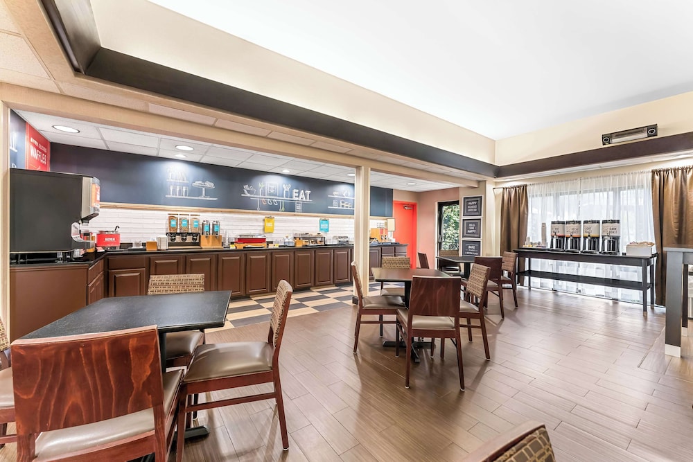 Hampton Inn Stroudsburg Poconos - photo 22