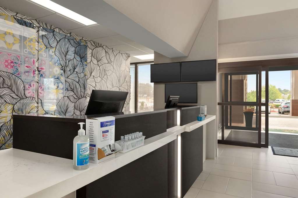 La Quinta Inn & Suites by Wyndham Dothan - photo 10