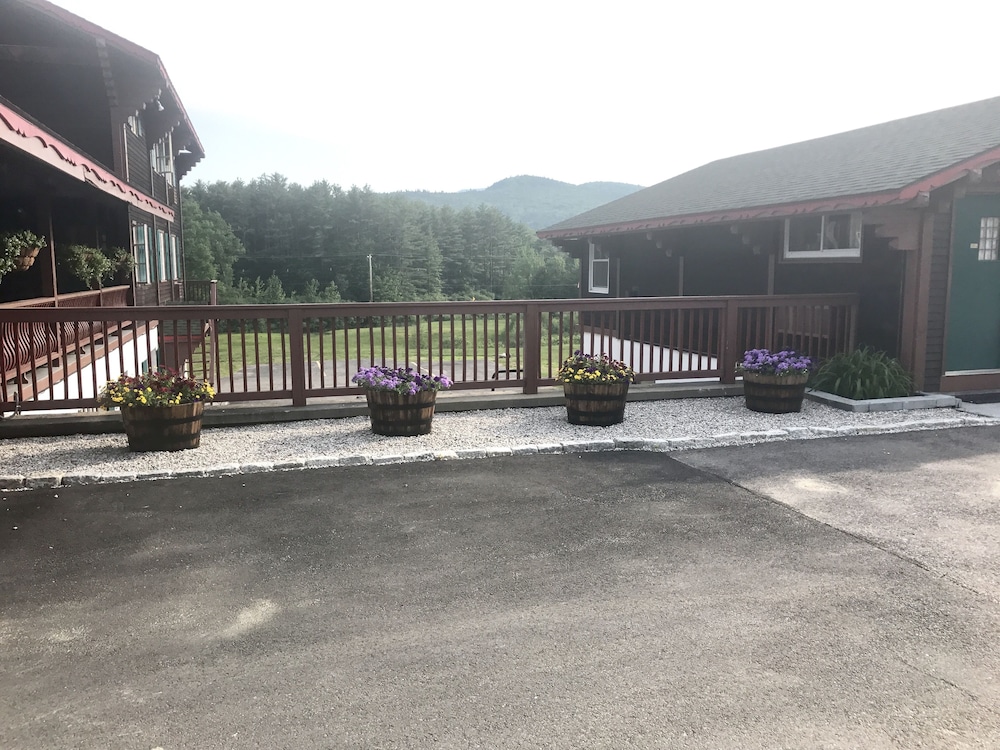 Swiss Chalets Village Inn - photo 99