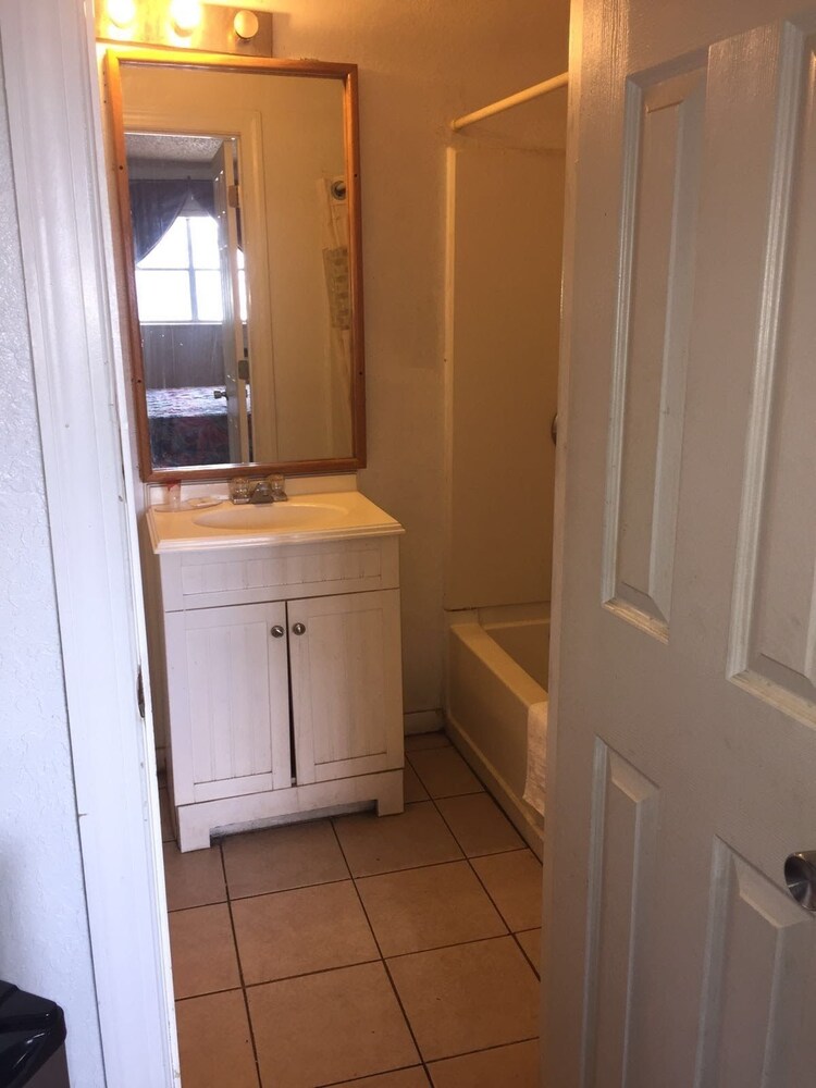 Knights Inn Giddings - photo 13